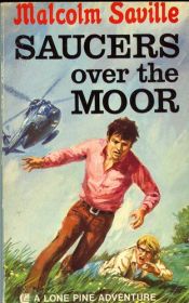 book cover of Saucers Over The Moon by Malcolm Saville