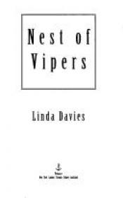 book cover of Nido de víboras by Linda Davies