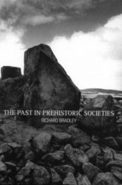 book cover of The past in prehistoric societies by Richard Bradley