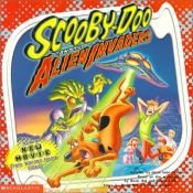 book cover of Scooby-doo 8x8 : And The Alien Invaders! (Scooby-Doo) by Jesse Leon McCann