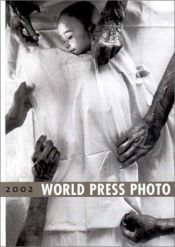 book cover of World Press Photo 2002 by Kari Lundelin