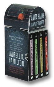 book cover of Laurell K. Hamilton Set: Guilty Pleasures, the Laughing Corpse, Circus of the Damned and the Lunatic Cafe by Лоръл К. Хамилтън