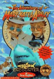 book cover of The Case of the Shark Encounter: A Novelization (Adventures of Mary-Kate and Ashley) by Nancy E. Krulik