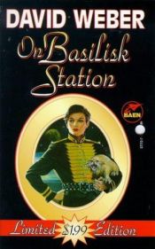 book cover of On Basilisk Station by Дэвид Марк Вебер