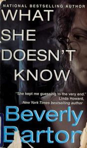 book cover of What She Doesn't Know (Zebra Romantic Suspense) by Μπέβερλι Μπάρτον