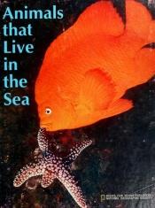 book cover of Animals That Live in the Sea (Books for Young Explorers) by Joan Ann Straker