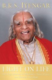 book cover of Light on life : the yoga journey to wholeness, inner peace, and ultimate freedom by Bellur Krishnamachar Sundararaja Iyengar