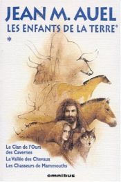 book cover of Les enfants de la Terre tome 1 : Le clan de l'Ours des Cavernes tome 2 : La Vallée des chevaux tome 3 : Les chasseurs de mammouths by Jean M. Auel