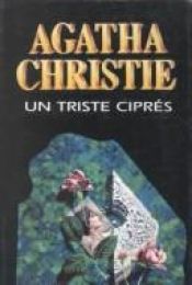 book cover of Un triste ciprés by Agatha Christie