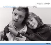 book cover of Aufgenommen - Leben mit Down-Syndrom by Angelika Kampfer