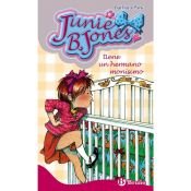 book cover of 4- Junie B. Jones tiene un hermano monísimo by Barbara Park