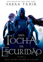 book cover of Uma tocha na escuridão (Vol. 2 Uma chama entre as cinzas) by Sabaa Tahir